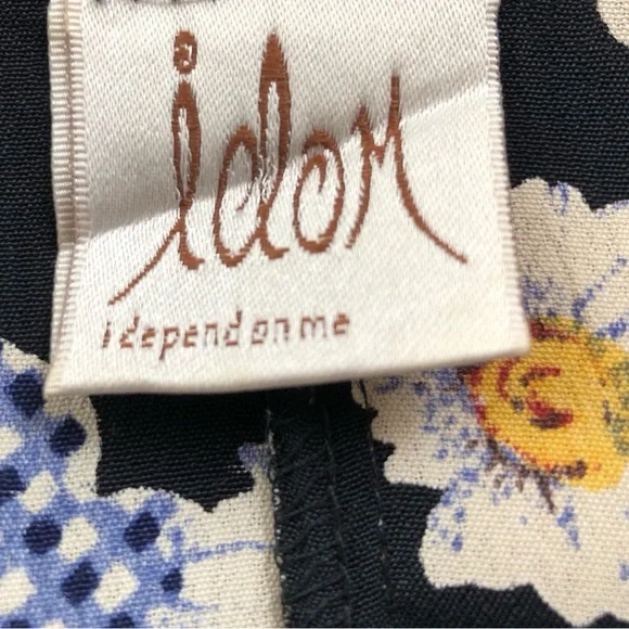 Skirt - prettiest little butterfly and daisies skirt that buttons down the front - Picture 9 of 10